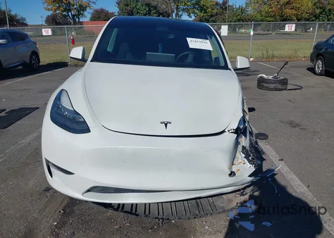 2021 Tesla Model Y Long Range Dual Motor All-Wheel Drive z USA, uszkodzony, nr VIN 5YJYGAEEXMF186341